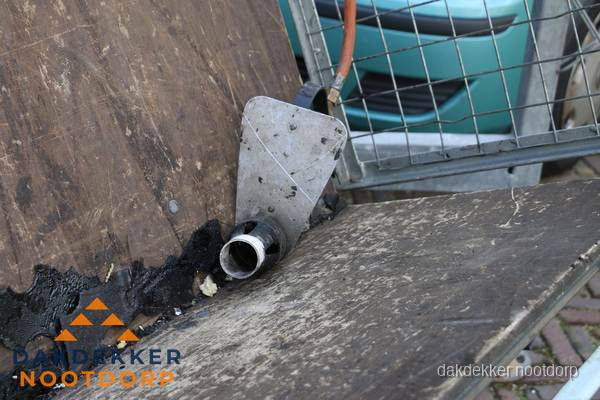 Dakdekkers gasbrander voor bitumen werkzaamheden in Nootdorp Dakdekkers gasbrander voor bitumen werkzaamheden in Nootdorp