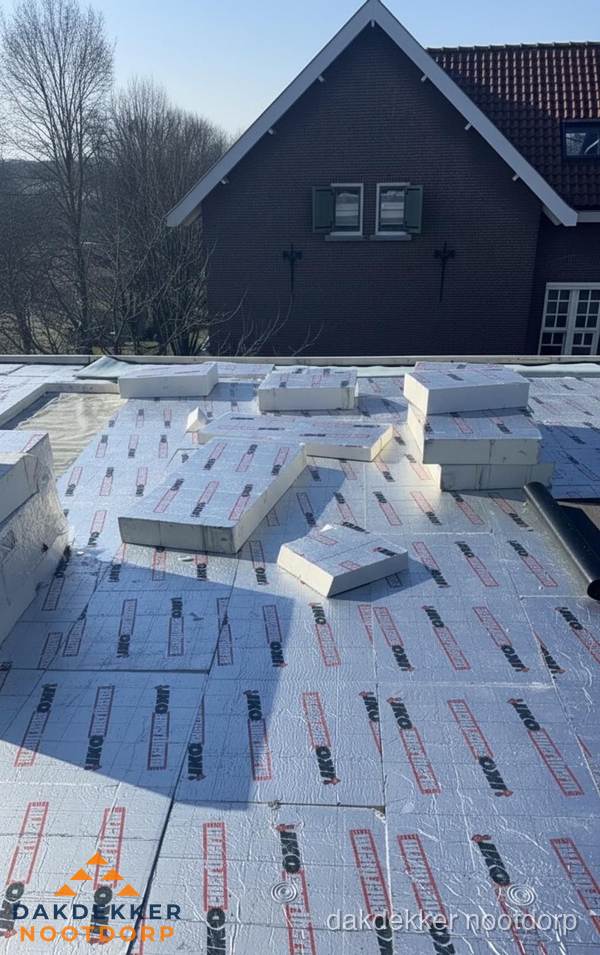 IKO PIR isolatieplaten op plat dak in Nootdorp IKO PIR isolatieplaten op plat dak in Nootdorp