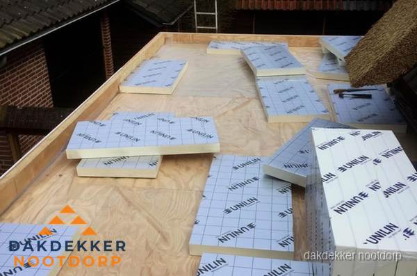 PIR isolatieplaten leggen op plat dak in Nootdorp PIR isolatieplaten leggen op plat dak in Nootdorp