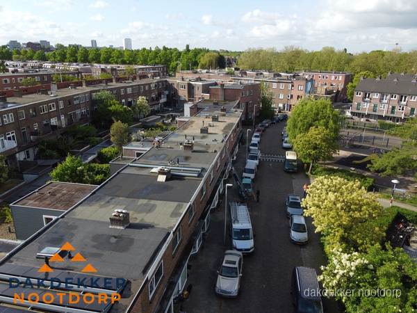 Luchtfoto dakinspectie woonwijk in Nootdorp Luchtfoto dakinspectie woonwijk in Nootdorp