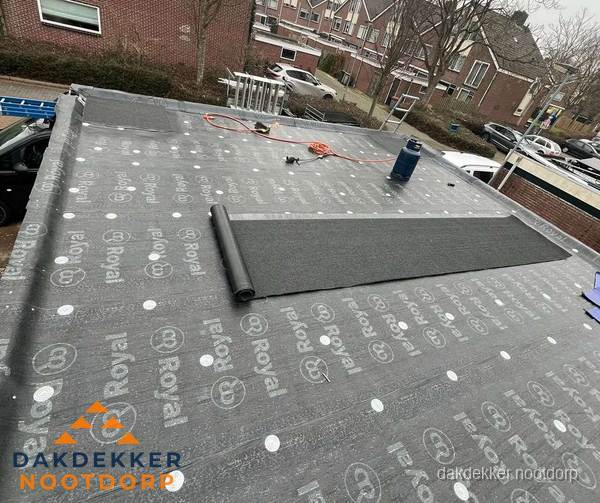 Dakrenovatie plat dak met bitumen dakbedekking in Nootdorp Dakrenovatie plat dak met bitumen dakbedekking in Nootdorp